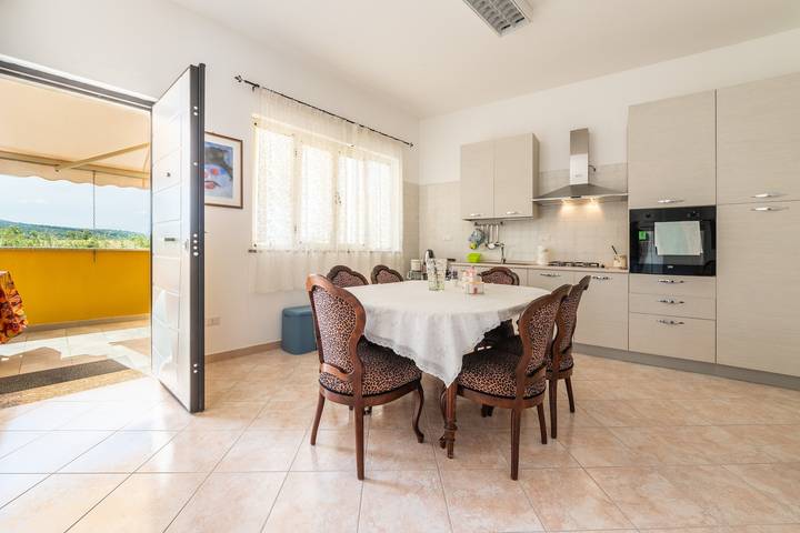Casa vacanze 'Domus Luna' con vista lago, terrazza e aria condizionata in Giba, Sulcis Iglesiente