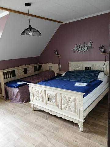 Gîte pour 6 personnes, avec vue et jardin, adapté aux familles à Lanhélin