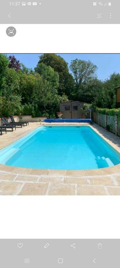 Ferienhaus für 12 Personen, mit Whirlpool und Terrasse sowie Garten und Pool