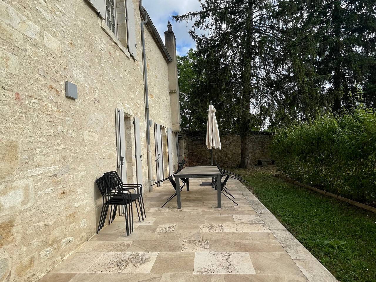 Renoviertes Haus mit Park und Spielplatz, familienfreundlich in La Celle (Cher), Saint-Amand-Montrond