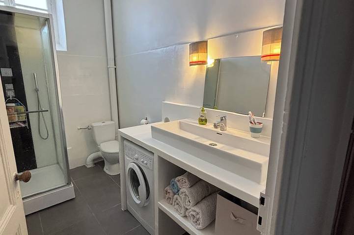 Ganze Wohnung, 5-room apartment 2 mn walk from town. 5 mn from beaches, 25 mn from Royan. in La Tremblade, Côte de Beauté