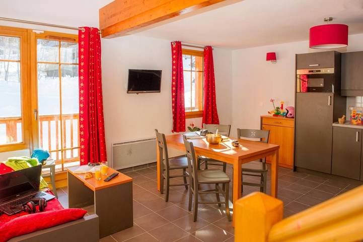 Gîte pour 8 personnes, avec sauna ainsi que piscine et terrasse, animaux acceptés à Saint-Colomban-des-Villards - 4