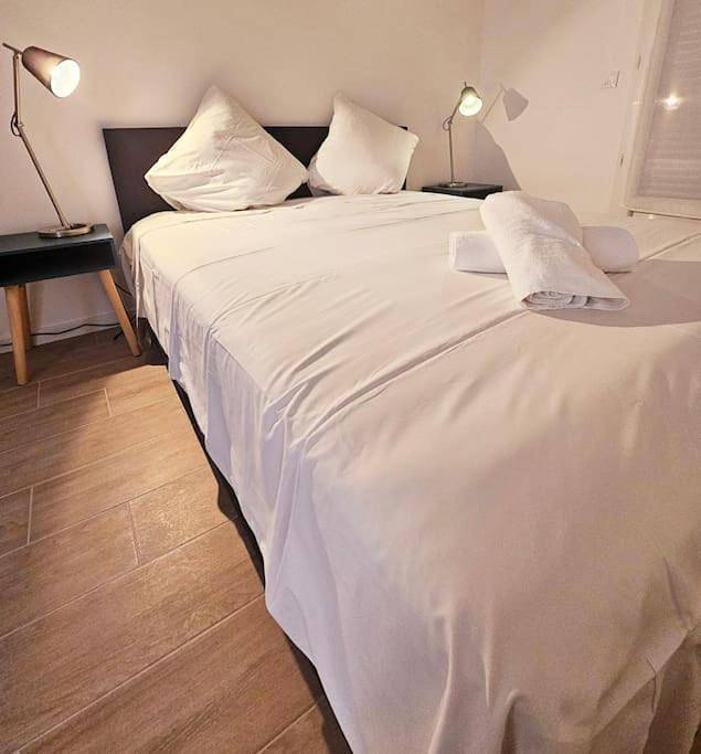 Appartement entier, One-Bedroom Apartment in Morangis, Essonne