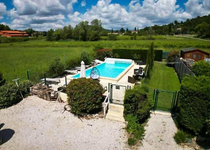 Appartement de vacances pour 5 personnes, avec piscine et terrasse, animaux acceptés