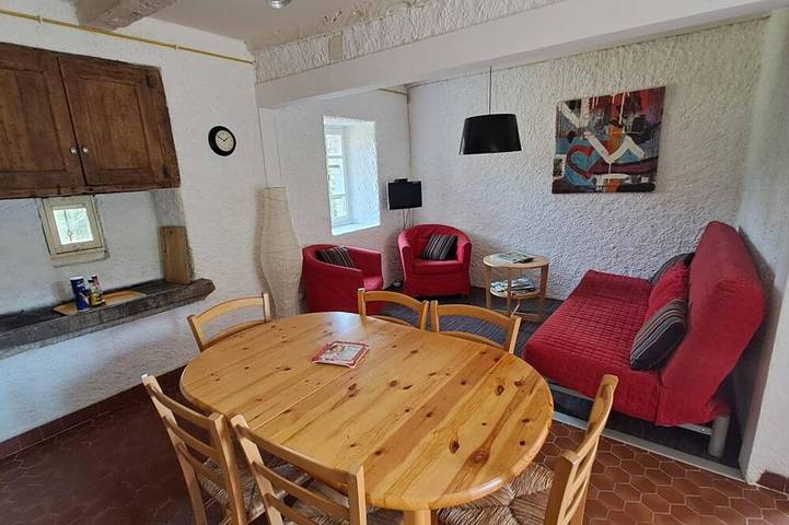 Location de vacances pour 4 personnes, animaux acceptés à Jouqueviel