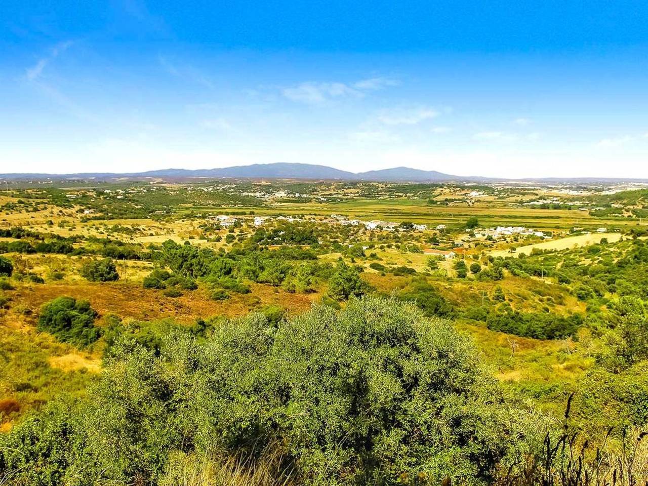 Stunning Lagos Villa | 10 Bedrooms | Villa Lacuna Deluxe | Private Pool & Jacuzzi | Algarve in São Sebastião, São Gonçalo de Lagos