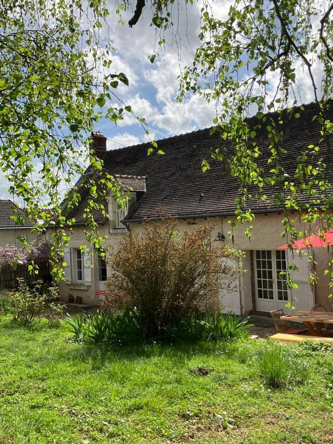 Location de vacances pour 10 personnes, avec Terrasse ainsi que Jardin et Vue à Saint-Cyran-du-Jambot