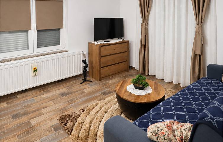 Schicke 100 m² große Wohnung mit Terrasse, Whirlpool und Parkplatz – Entspannen und die Seele baumeln lassen! in Pozega-Slawonien
