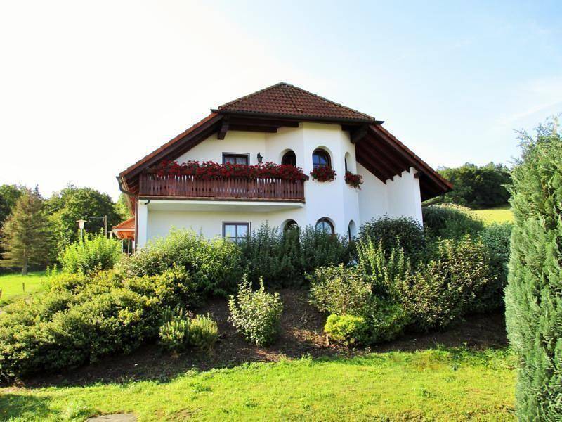 Ganze Ferienwohnung, Ferienwohnung Obergeschoss mit Balkon in Emsetal, Waltershausen