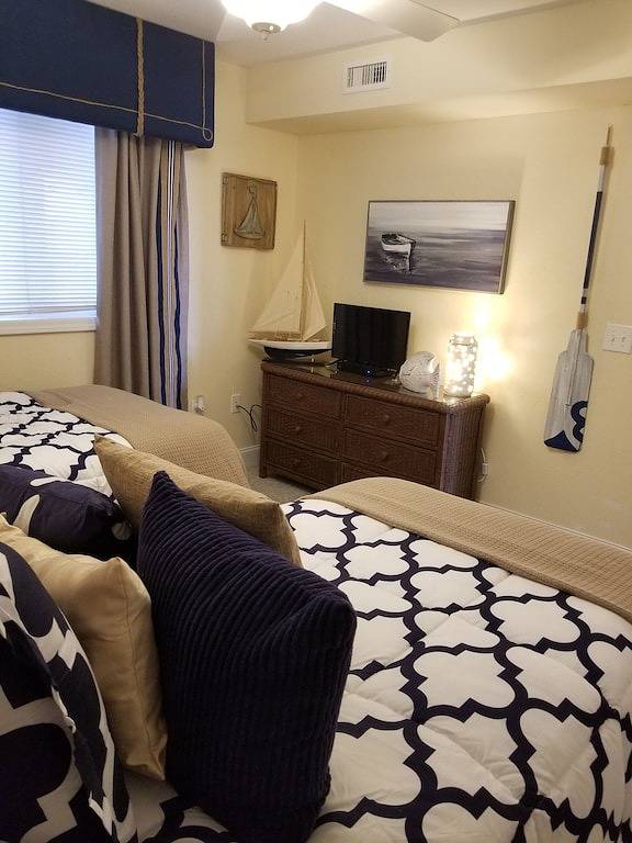 Ganze Wohnung, Neu bei Vrbo! Schöne Meer und Sound View Semi Oceanfront Condo in South Rodanthe, Waves