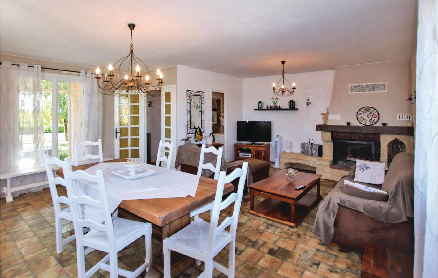Appartement de Montboucher au bord de la piscine in Montboucher-sur-Jabron, Région de nyons