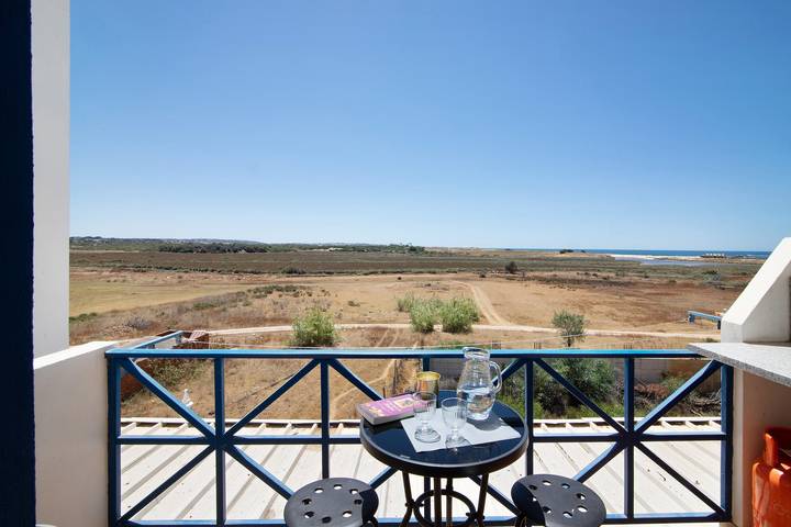 Apartamento inteiro, Apartamento Sunshine com vista para o mar, Varandas e Wi-Fi in Armação de Pêra (costa), Armação de Pêra