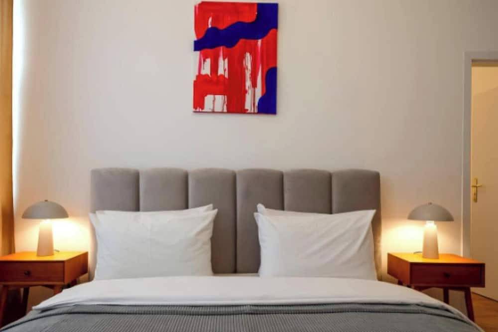 Ganze Wohnung, Modern Family Retreat with Stylish Comfort and Playful Charm in Friedrichshain - Kreuzberg, Berlin