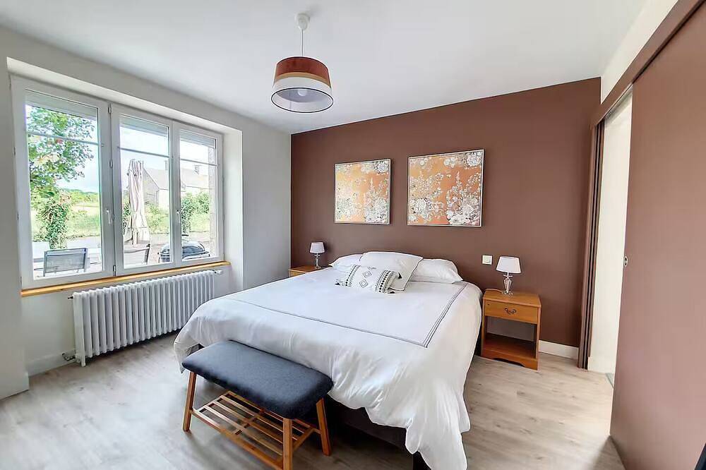 Au Mont Chez Vous #Jacuzzi et Vue Mont-St-Michel# in Huisnes-sur-Mer, Baie du Mont-Saint-Michel