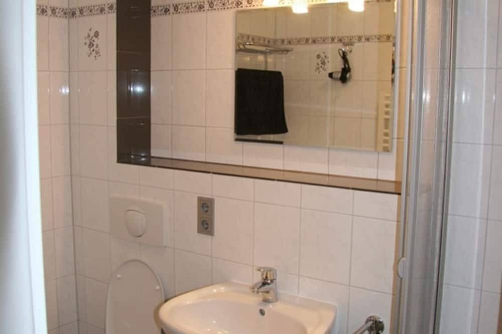 Ganze Wohnung, Ferienwohnung am Mirower See (ohne Balkon) rechts Whg.3 - Ferienwohnungen am See in Mirow, Mecklenburg-Strelitz