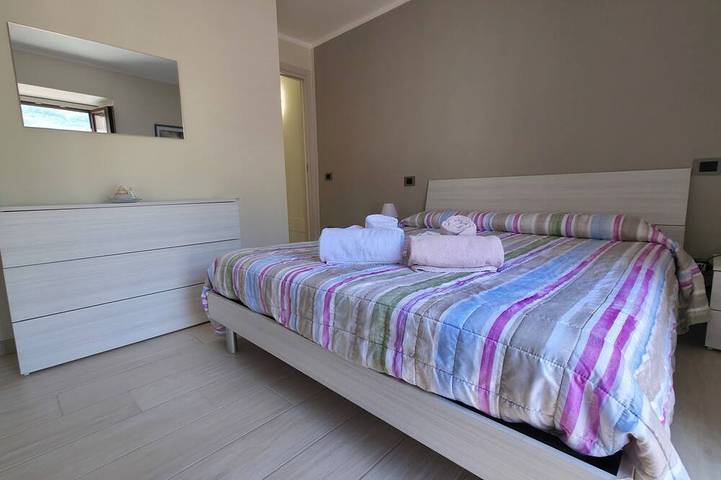 Appartamento intero, La dimora nelle Rue. Authentic Italian Escape: Modern Comfort & Mountain Views in Civitella Roveto, Provincia di L'Aquila