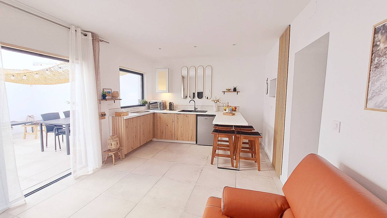 Algarve house with patio & terrace, 2 bedrooms, near beaches, fully renovated in Parchal, Estômbar e Parchal