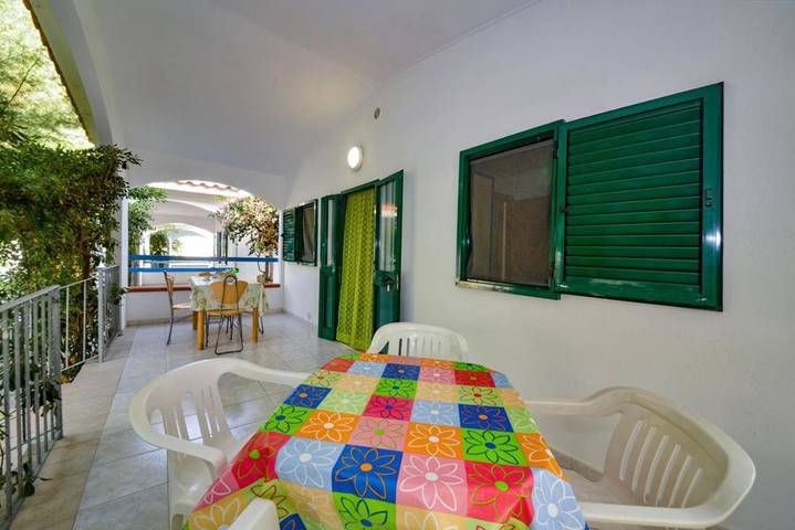 Location de vacances pour 3 personnes, avec vue et jardin à Peschici - 4