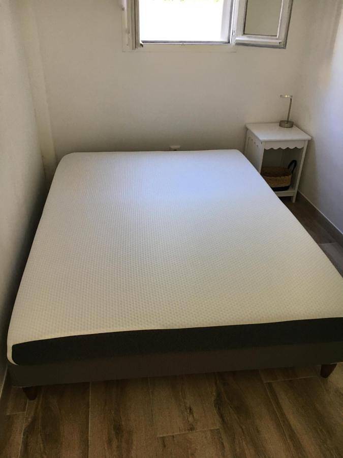 Location de vacances pour 4 personnes, avec jardin ainsi que vue sur le lac et vue dans Lac de Charmes - 4