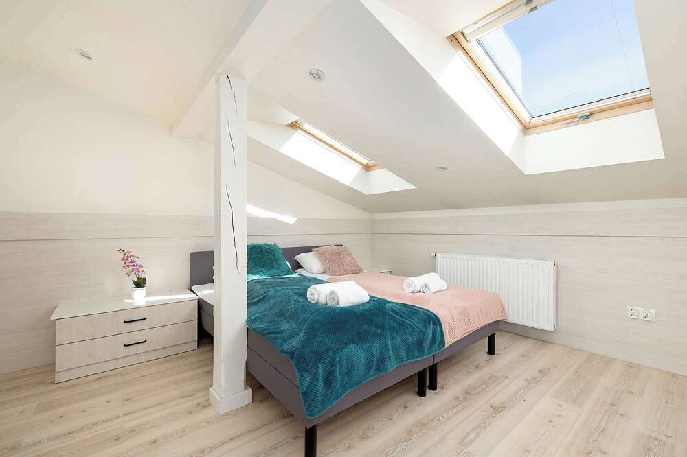 Ganze Wohnung, Jasińskiego 21 Bielsko-Biała | Industrielles Dachgeschossapartment | Parkplatz in Bielitz-Biala, Schlesien