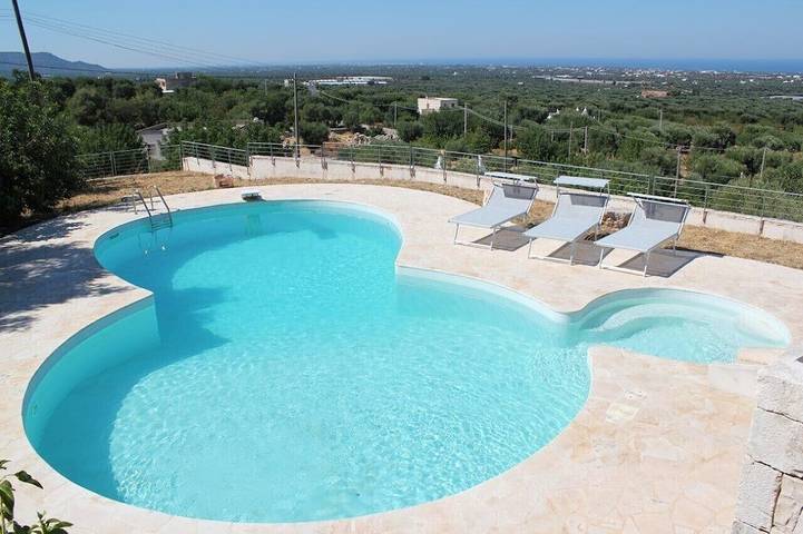 Villa pour 7 personnes, avec jardin et balcon à Fasano