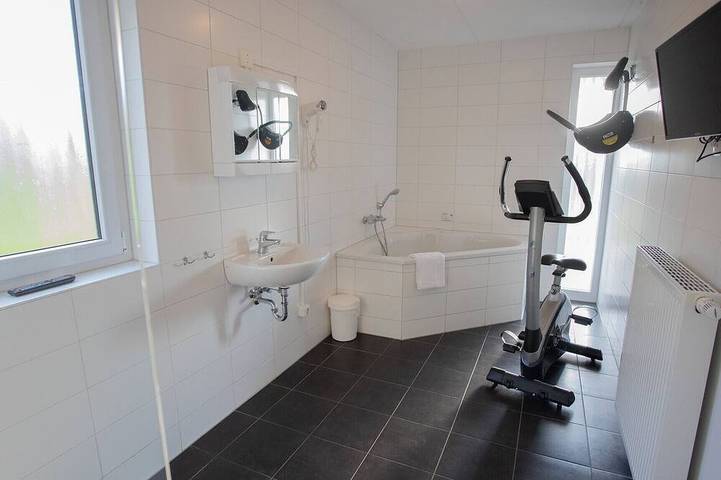 Villa mit pool für 10 Personen, mit Garten und Pool sowie Whirlpool und Balkon in Nordrhein-Westfalen - 4