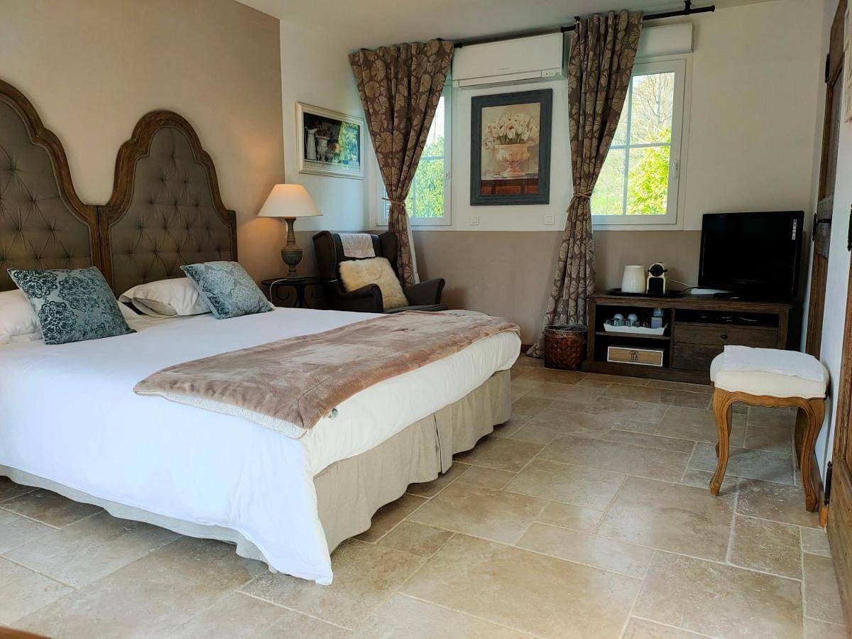 King Room with Garden View in Bec-de-Mortagne, Région du Havre