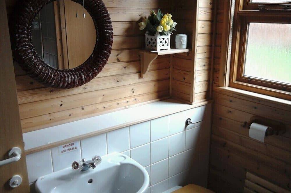 Ruhige Luxus-4-Sterne-Lodge mit Blick auf Woodland, Narberth, Pembrokeshire in Narberth, Pembrokeshire