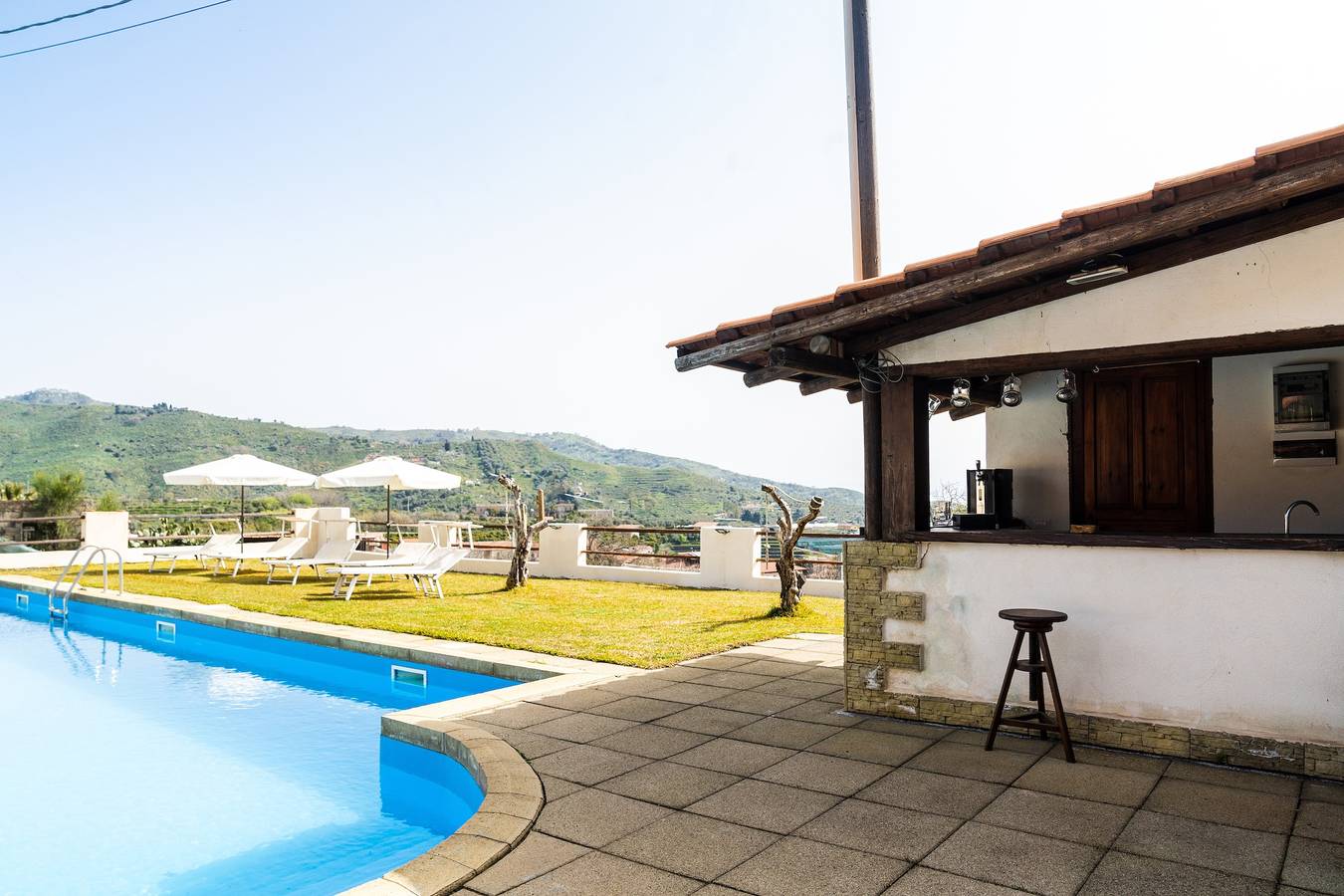 Villa "Dans le vert" de l'Etna avec vue sur la mer, piscine, Wi-Fi, terrasse et jardin in Piedimonte Etneo, Etna