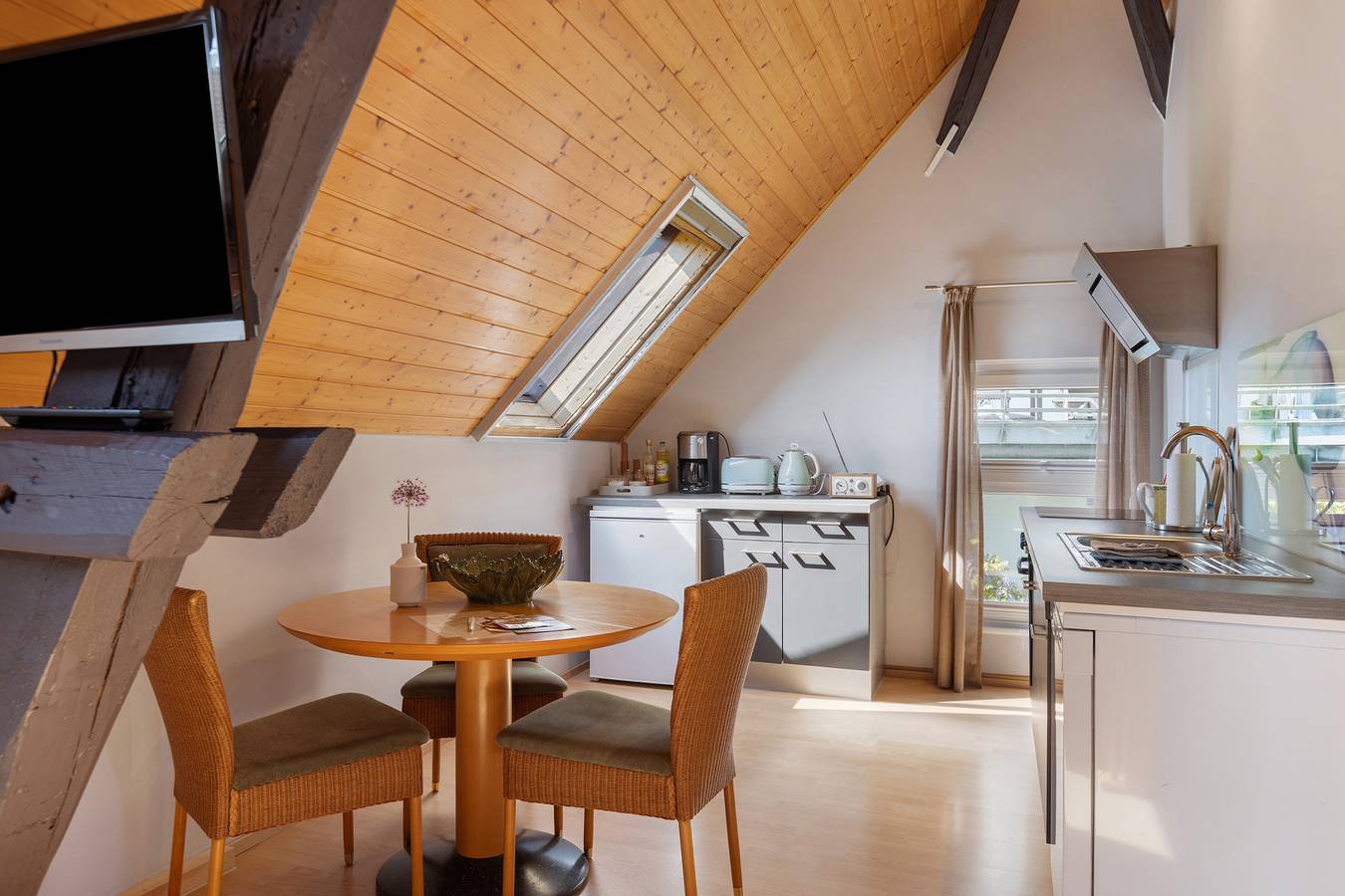 Apartamento inteiro, Apartamento 'An Der Brigach' com terraço privado, jardim partilhado e acesso Wi-Fi in Donaueschingen, Central Black Forest