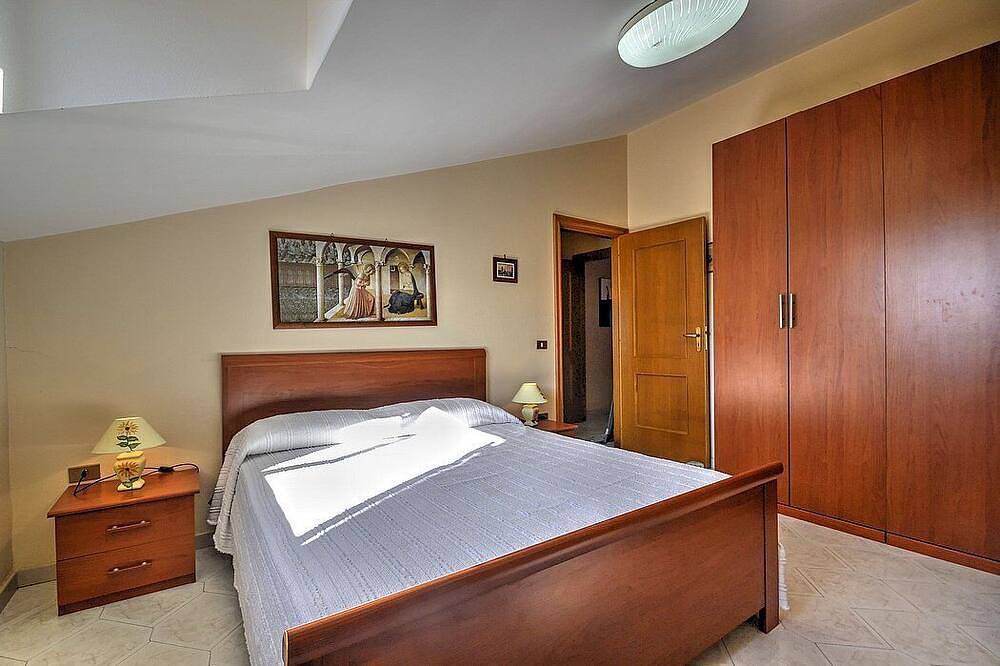 Apartamento entero, Casa Al Mare: A welcoming apartment situated in a quiet location, a few minutes from the town center, with Free Wi-Fi. in San Marco, Cilento