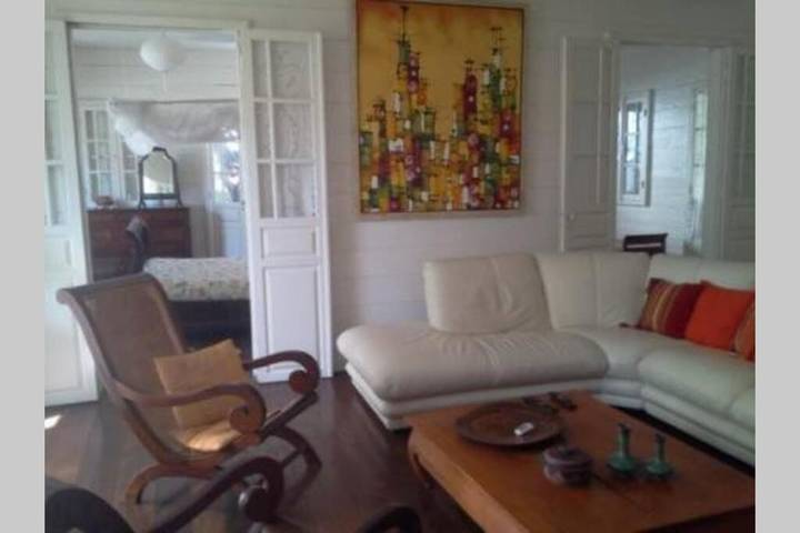 Location de vacances pour 5 personnes, avec jardin et vue dans Plage des Roches Noires - 3