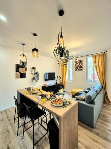 Gîte pour 4 personnes, avec terrasse dans Arenes De Nimes