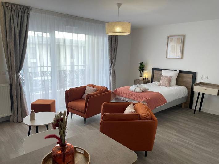Appart’hôtel pour 4 personnes, avec vue ainsi que piscine et jardin, animaux acceptés