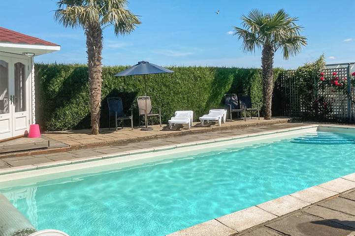 Holiday rental for 4 people, with pool and garden, with pets in Sevenoaks