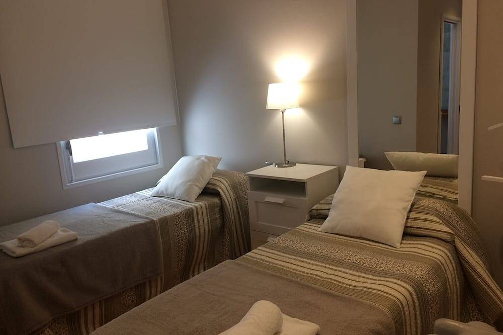 Apartamento entero, Apartamento 'Castellterçol' con vistas a la montaña, terraza privada y Wi-Fi in Castelltercol, Interior de Barcelona