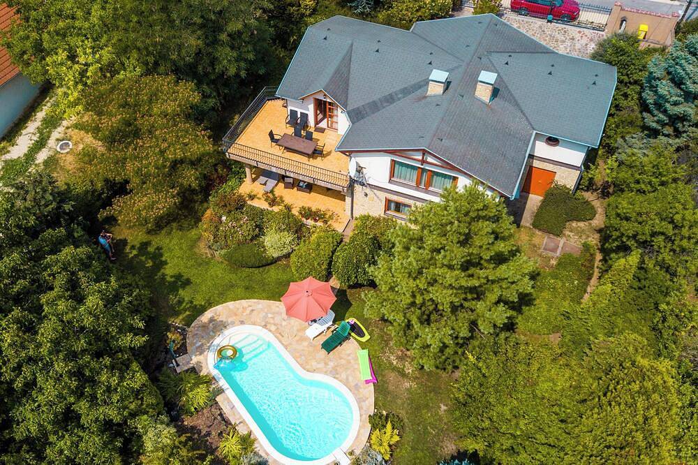 Ferienhaus mit Pool und Ausblick zum Balaton für Familien in Balatonalmadi, Plattensee nordufer