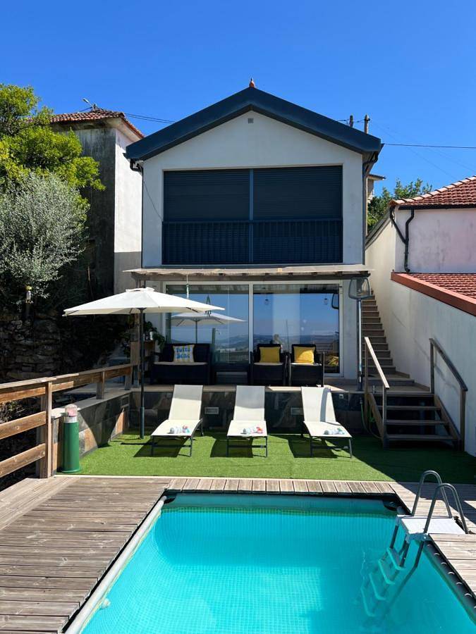 Location de vacances pour 4 personnes, avec Terrasse ainsi que Piscine et Vue dans Codeçoso
