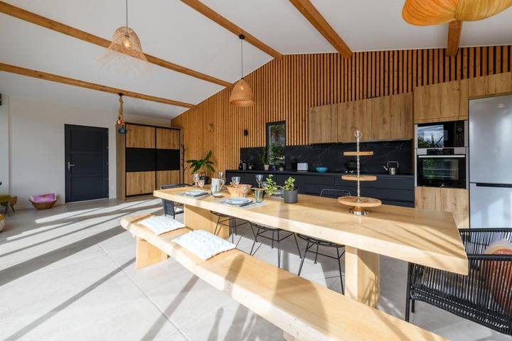 Location de vacances pour 5 personnes, avec jardin ainsi que piscine et vue à Iguerande - 4