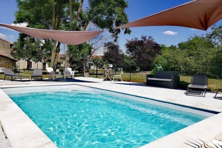 Gîte pour 4 personnes, avec jardin et piscine, animaux acceptés