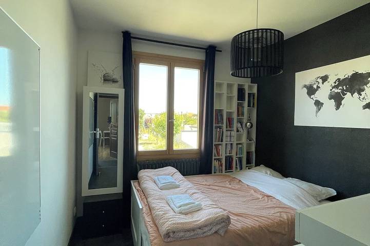 Location de vacances pour 9 personnes, avec jardin à L'Houmeau - 2