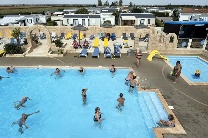 Camping pour 4 personnes, avec terrasse et sauna, animaux acceptés à La Tranche-sur-Mer