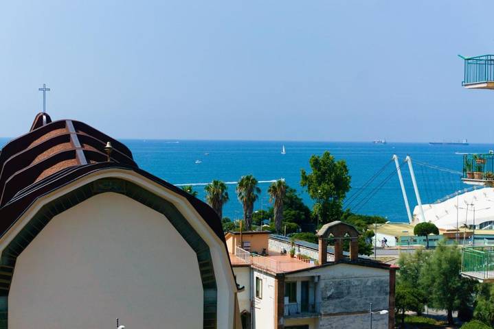 Apartamento para 5 personas, con vistas y terraza en Salerno