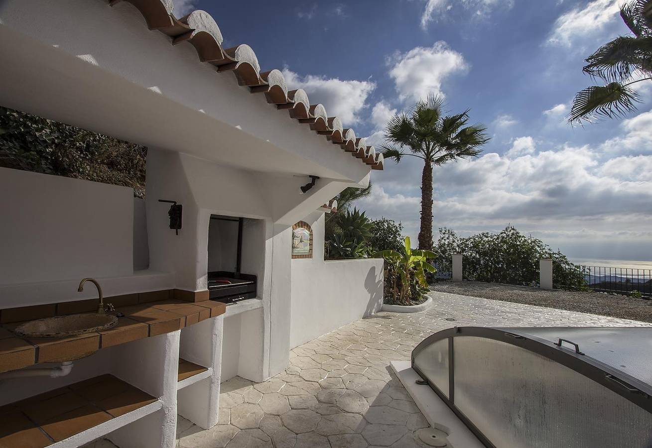 Villa 'Stunning Near Velez-malaga' mit Meerblick, Wi-Fi und Klimaanlage in Arenas, Málaga Provinz