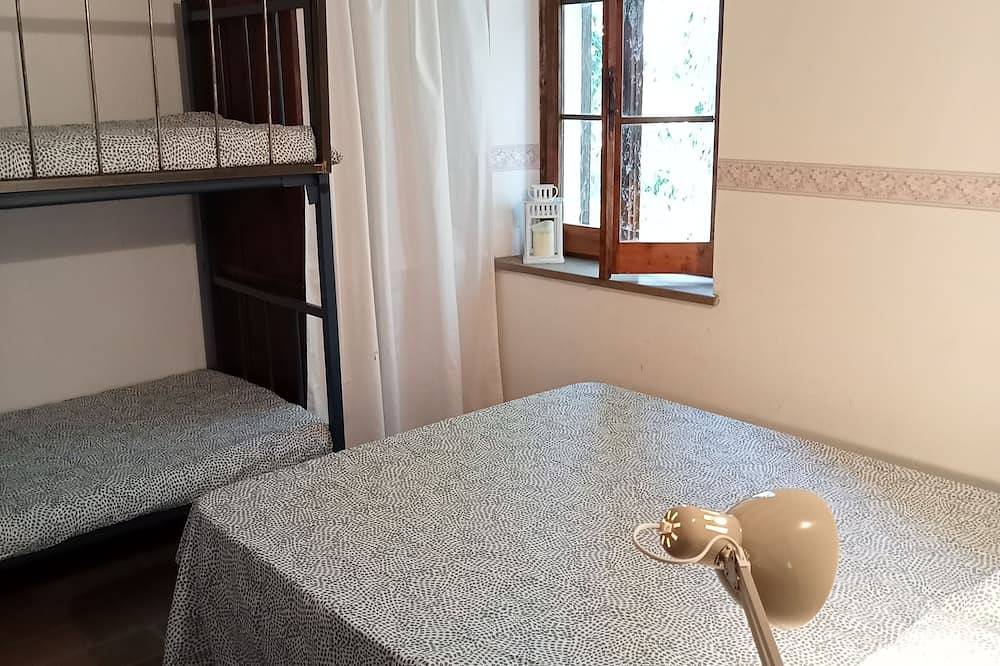Small cottage near the Sibillini Mountains in Sant'Angelo in Pontano, Macerata Provinz