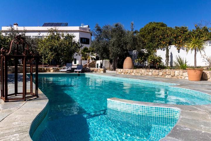 Chalet para 9 personas, con Terraza además de Jardín y Piscina en El Valle