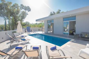 Holiday Rental for 10 People in Protaras, South Cyprus, Photo 3