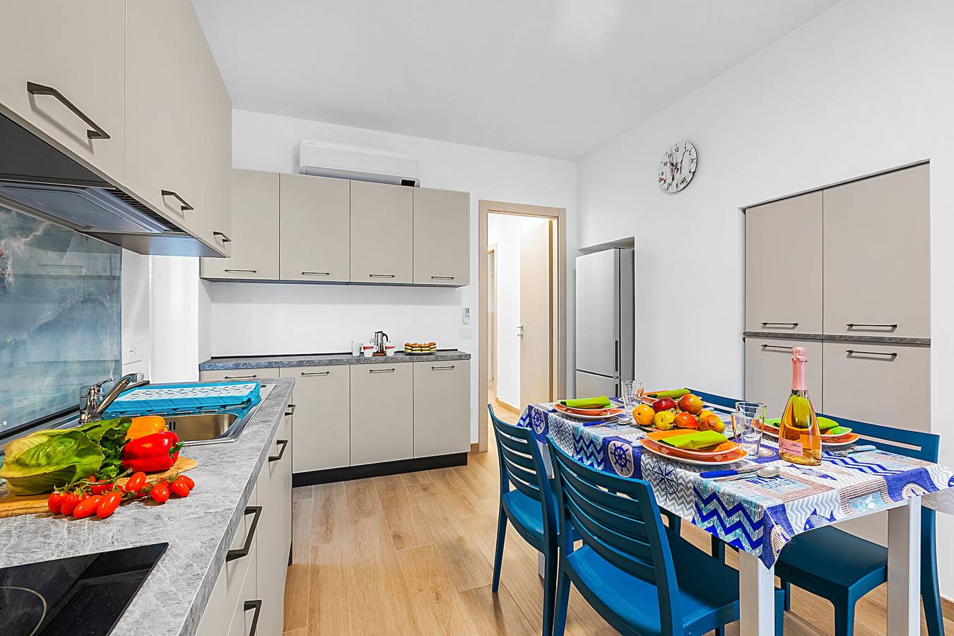 Apartamento entero, Merlo A - Town Center & Private Parking in Ceriale, Riviera di Ponente