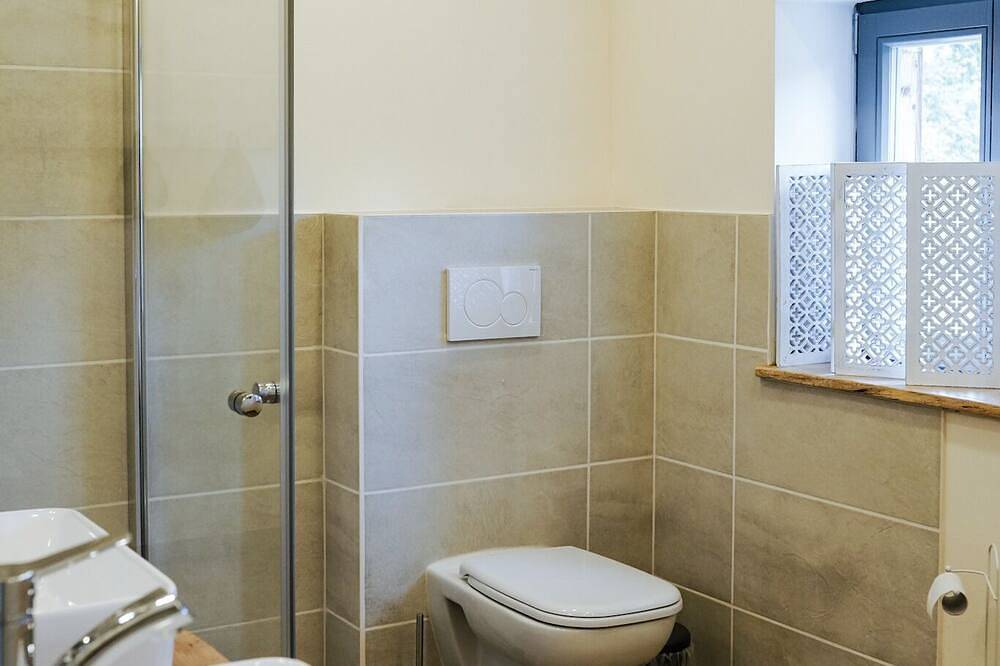 Ganze Wohnung, Große Wohnung mit zwei Schlafzimmern in Warnkenhagen, Kalkhorst