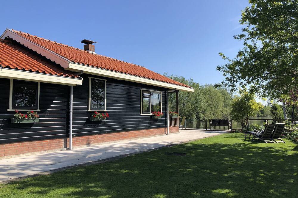 Ganze Wohnung, De Duif - Small country house, directly on the lake, in a nature reserve in Breukelen, Groene Hart